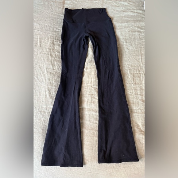 Alo Airbrush High-Waist 7/8 Bootcut Legging - Picture 2 of 3